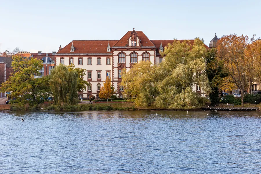 Das Studienkolleg in Schleswig-Holstein bietet ab dem Wintersemester 2023/24 neue Möglichkeiten für ausländische Studienbewerberinnen und -bewerber.